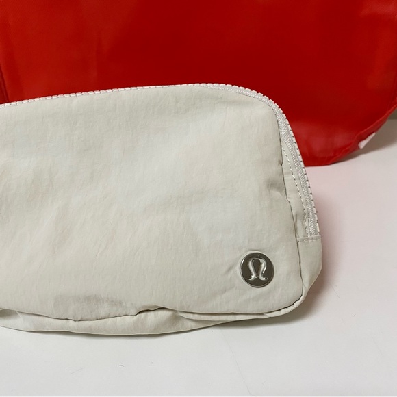 Lululemon Everywhere Belt Bag NWT white opal - Picture 15 of 15